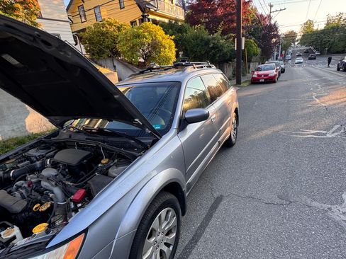 Used 2009 Subaru Outback 2.5i Limited image 4