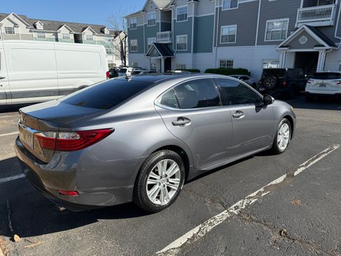 Used 2013 Lexus ES 350 w/ Luxury Pkg image 6