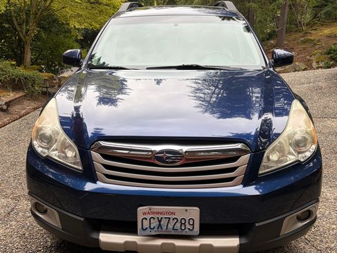Used 2011 Subaru Outback 2.5i Limited w/ PWR Moonroof Pkg AWD/4WD image 1