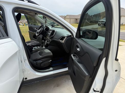 Used 2015 Jeep Cherokee Sport w/ Cold Weather Group image 10