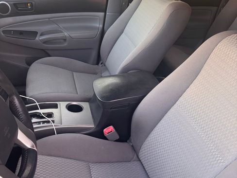 Used 2013 Toyota Tacoma PreRunner image 9