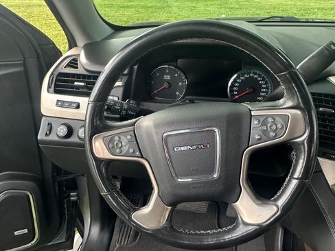 Used 2020 GMC Yukon XL Denali w/ Denali Premium Package image 25