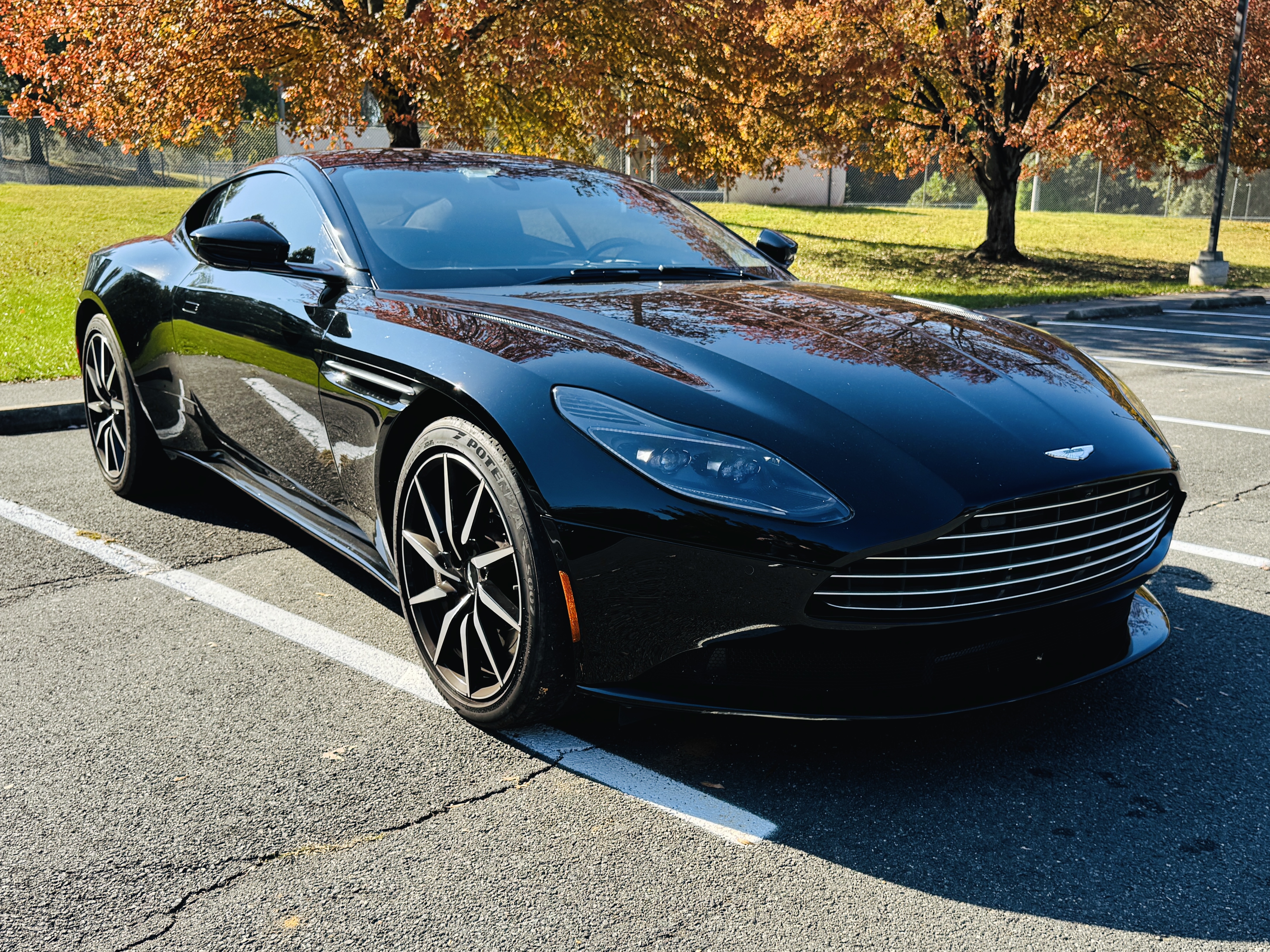Used 2018 Aston Martin DB11 Coupe RWD image 1