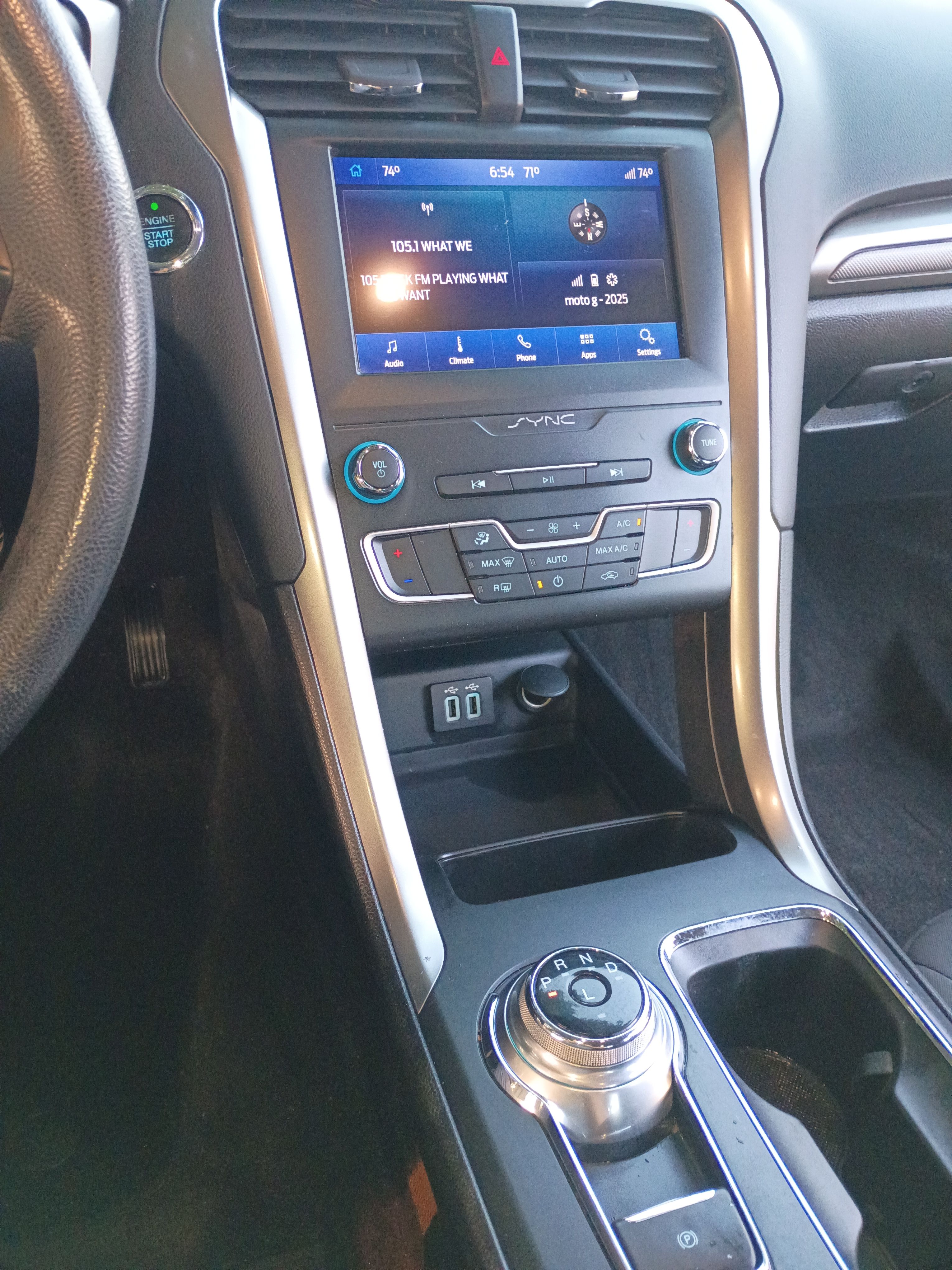 Used 2020 Ford Fusion SE FWD image 12