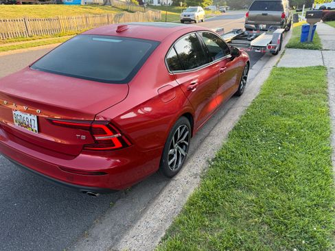 Used 2019 Volvo S60 T5 Momentum w/ Premium Package FWD image 2