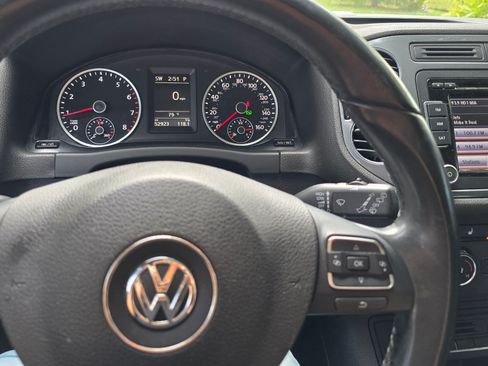 Used 2015 Volkswagen Tiguan SE image 4