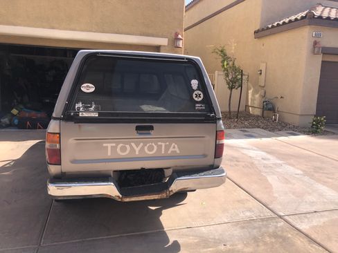Used 1993 Toyota Pickup Deluxe image 9