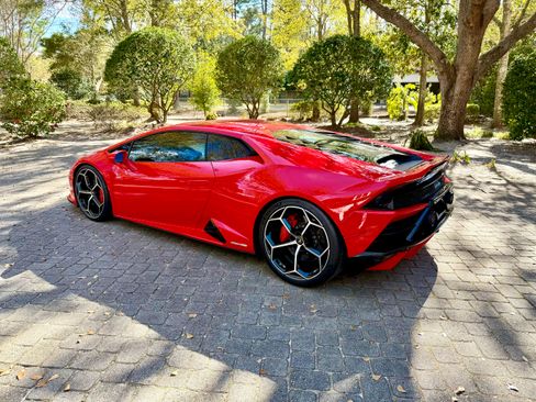 Used 2020 Lamborghini Huracan EVO image 9