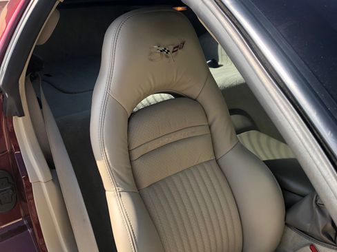 Used 2003 Chevrolet Corvette Coupe w/ Preferred Equipment Group RWD image 6