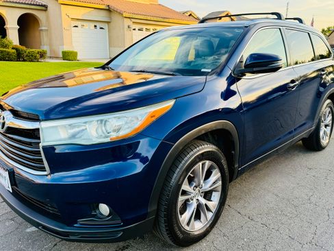 Used 2015 Toyota Highlander XLE FWD image 1