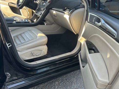 Used 2017 Ford Fusion SE image 19