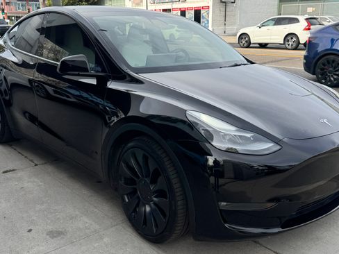 Used 2021 Tesla Model Y Performance image 5