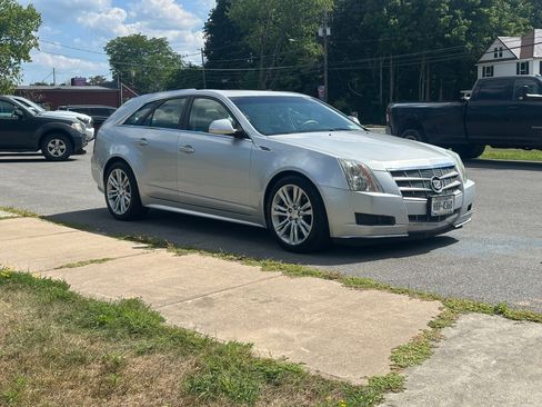 Used 2010 Cadillac CTS Luxury RWD image 2