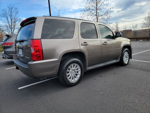 Used 2012 Chevrolet Tahoe 4WD Hybrid image 2