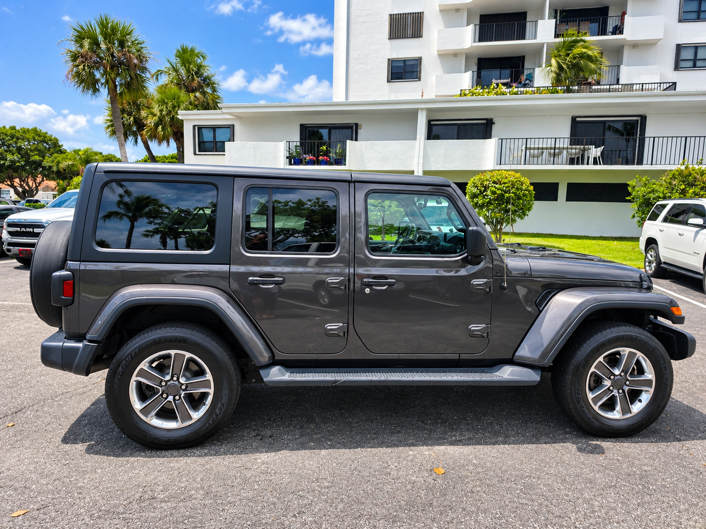 Used 2021 Jeep Wrangler Unlimited Sahara AWD/4WD image 4