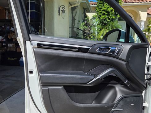 Used 2014 Porsche Cayenne image 15