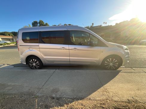 Used 2015 Ford Transit Connect XLT image 4