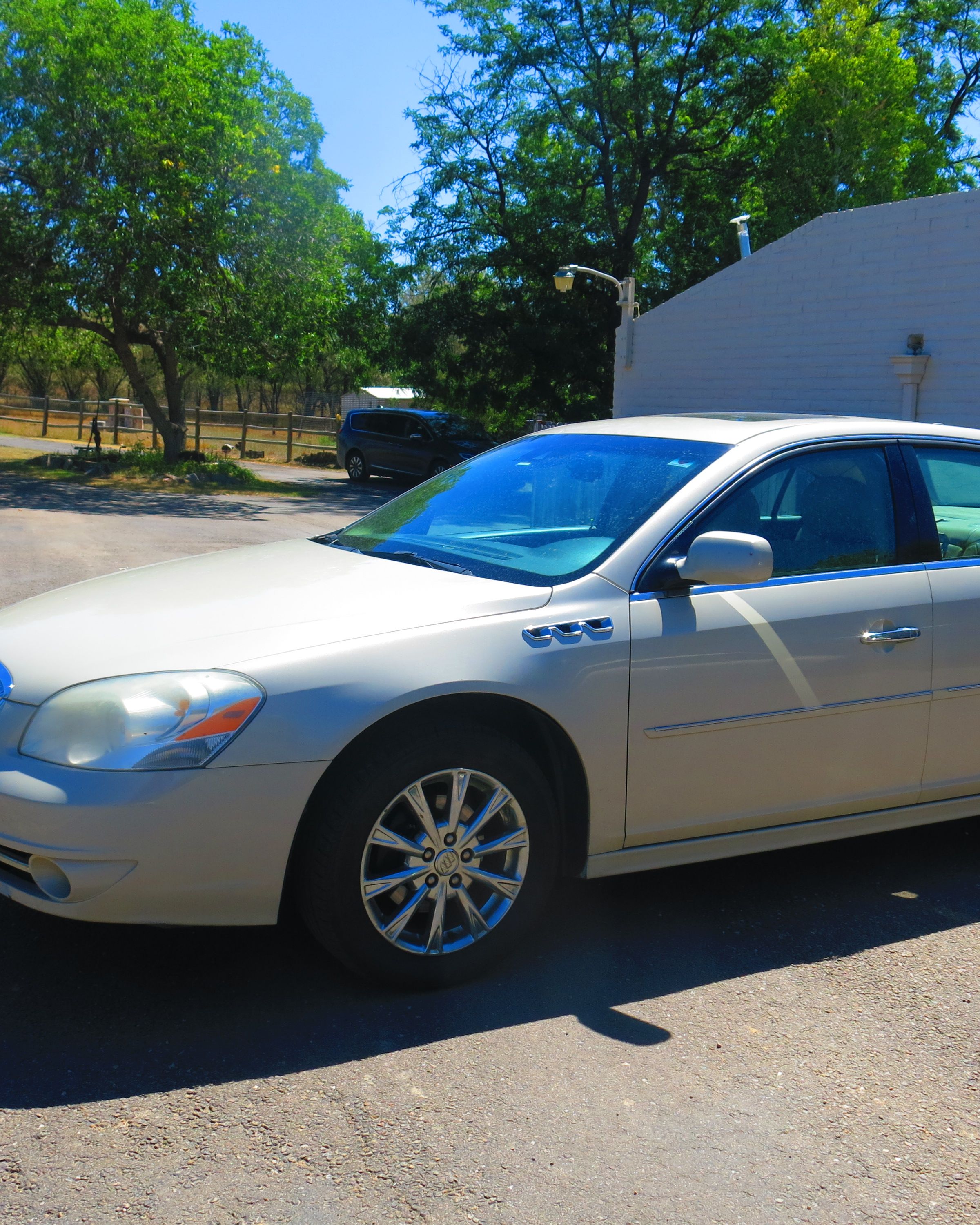 Used 2010 Buick Lucerne CXL FWD image 6
