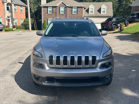 Used 2017 Jeep Cherokee Latitude w/ Safety/Convenience Group FWD image 2