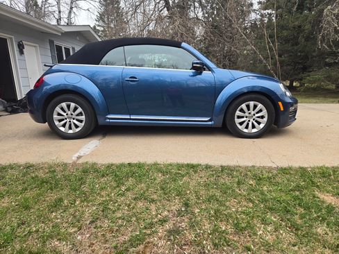 Used 2019 Volkswagen Beetle 2.0T S FWD image 4