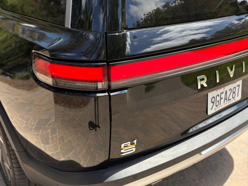 Used 2023 Rivian R1S Launch Edition AWD/4WD image 8