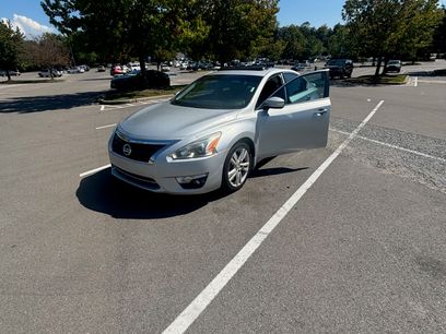 Used 2013 Nissan Altima 3.5 SL w/ Technology Pkg