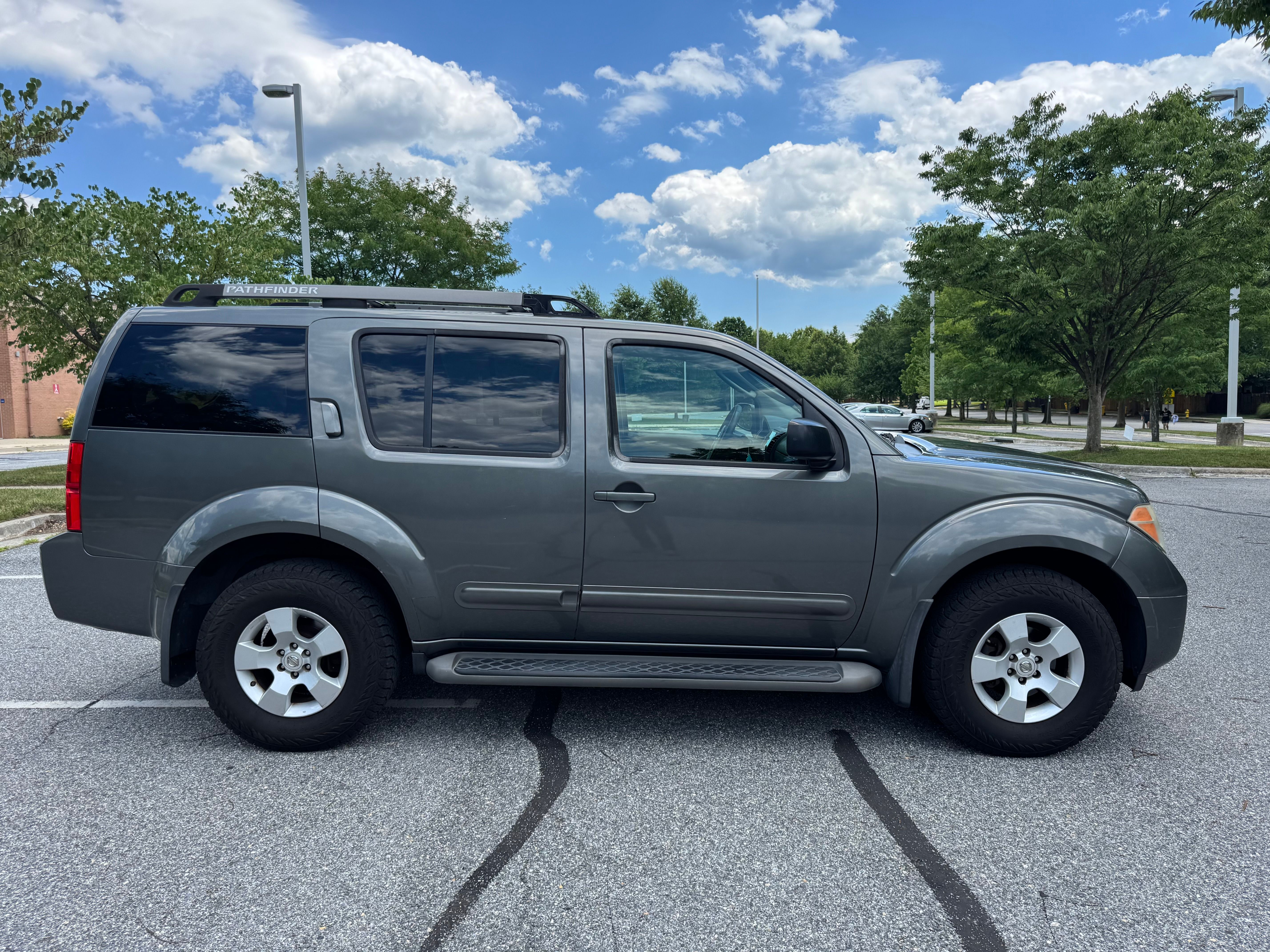 Used 2005 Nissan Pathfinder XE AWD/4WD image 6