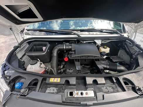 Used 2021 Mercedes-Benz Sprinter 2500 image 9