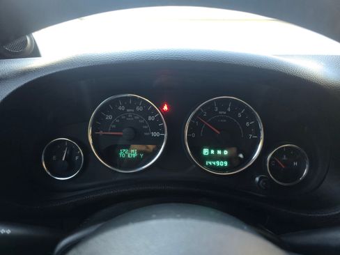 Used 2013 Jeep Wrangler Unlimited Sahara image 16