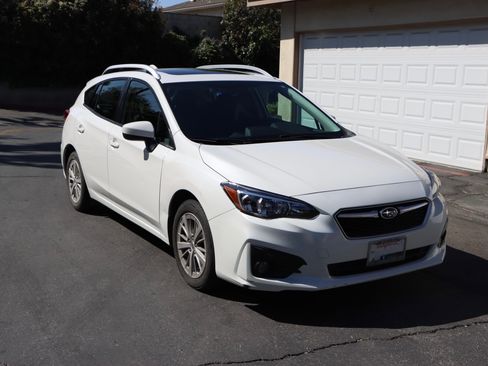 Used 2017 Subaru Impreza 2.0i Premium image 4