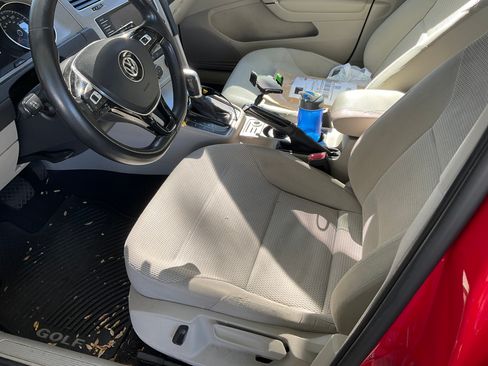 Used 2016 Volkswagen Golf S image 2