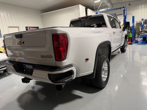 Used 2022 Chevrolet Silverado 3500 High Country image 9