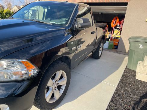 Used 2014 RAM 1500 Express RWD image 10