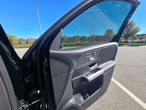 Used 2024 Mercedes-Benz GLB 250 250 4MATIC Sport Utility 4D image 13