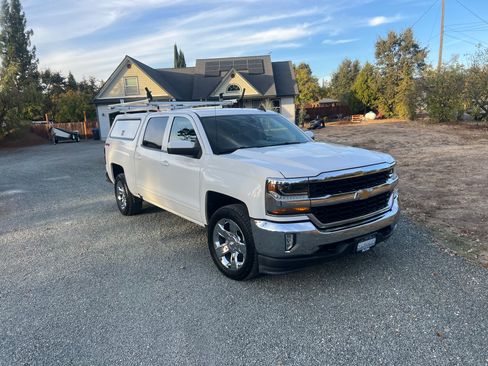 Used 2018 Chevrolet Silverado 1500 LT w/ LT Eassist Package image 5