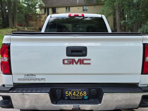 Used 2017 GMC Sierra 2500 4x4 Crew Cab w/ Sierra Convenience Package image 2