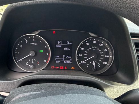 Used 2018 Hyundai Elantra SE image 1