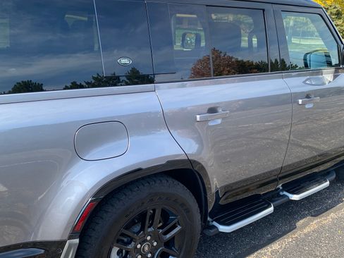 Used 2023 Land Rover Defender 130 X-Dynamic SE image 2