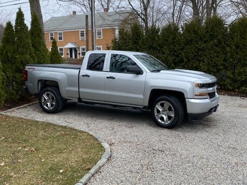 Used 2018 Chevrolet Silverado 1500 Custom w/ Custom Value Package image 4