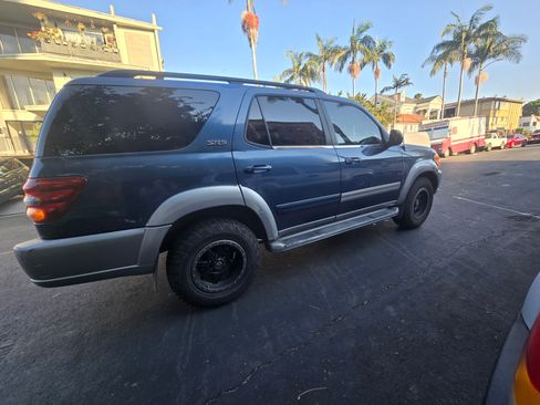 Used 2004 Toyota Sequoia SR5 image 2