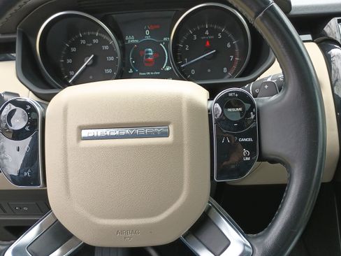 Used 2020 Land Rover Discovery SE image 22