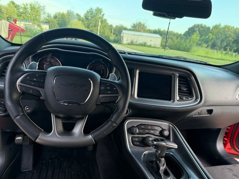 Used 2017 Dodge Challenger SRT Hellcat image 12