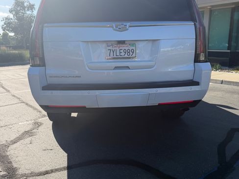 Used 2017 Cadillac Escalade ESV Platinum AWD/4WD image 21