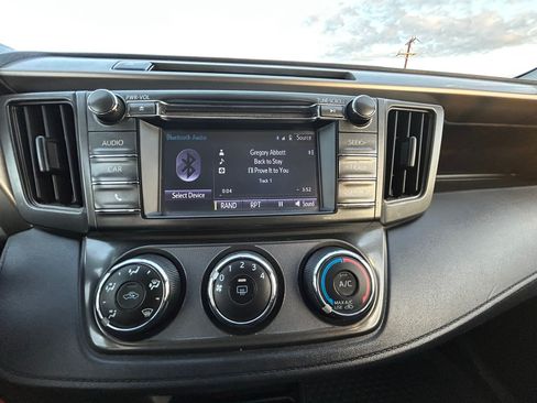 Used 2015 Toyota RAV4 LE image 12