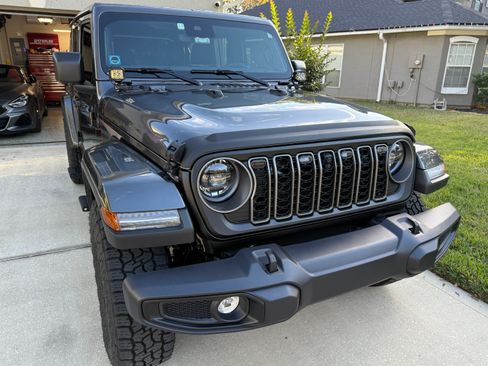 Used 2025 Jeep Wrangler Unlimited Sahara image 5