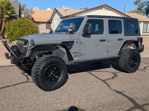 Used 2018 Jeep Wrangler Unlimited Sport S image 16