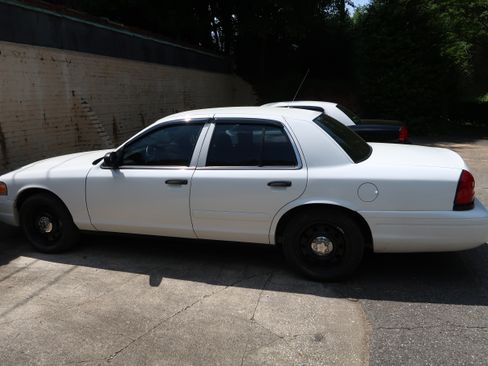 Used 2008 Ford Crown Victoria Police Interceptor image 12