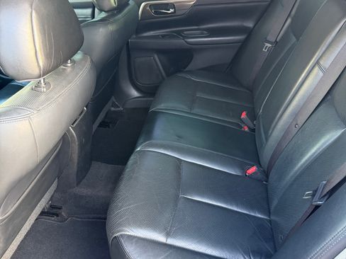 Used 2013 Nissan Altima 3.5 SL w/ Technology Pkg FWD image 12