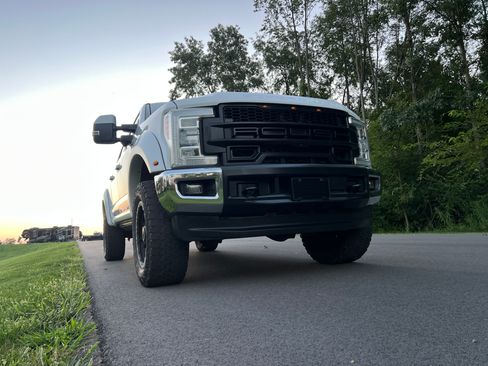 Used 2019 Ford F250 Lariat w/ Lariat Ultimate Package AWD/4WD image 17