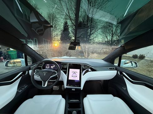 Used 2017 Tesla Model X 75D image 13